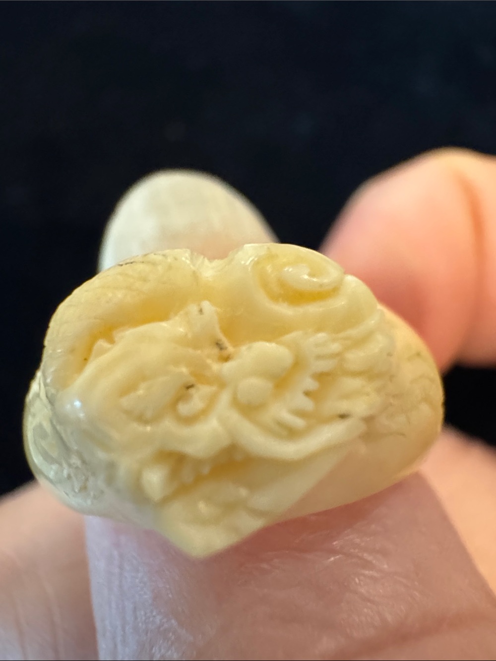 Elegant Carved Bone (?) Dragon Ring - Picture 6 of 7